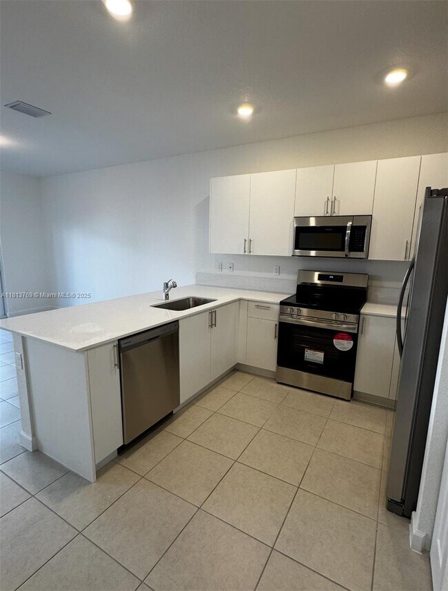 Building Photo - 136 SW 184th Way