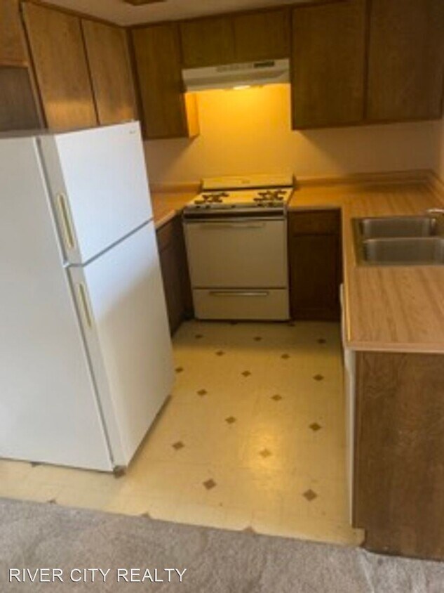 Foto principal - 2 br, 1 bath House - 3800 DESERT MARINA #1...