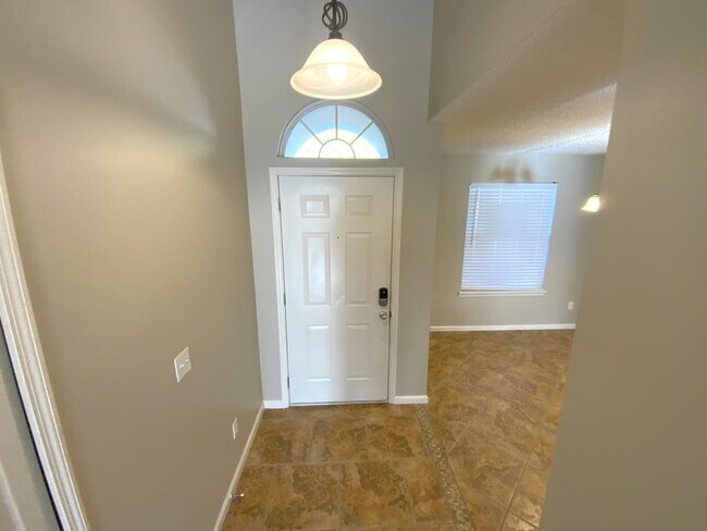 Foto del edificio - 572 Prosperity Lake Dr