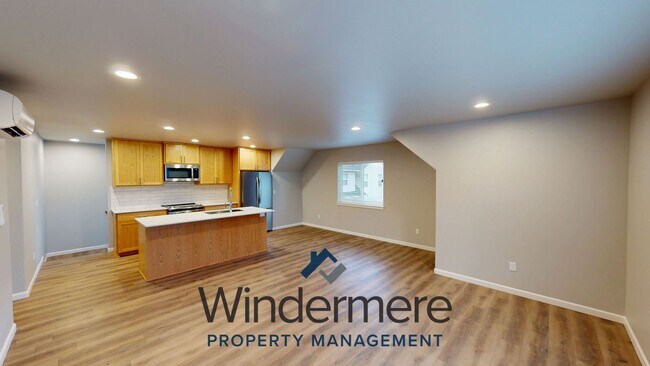 Foto del edificio - woodlawn705 1/2 &amp; 707 1/2