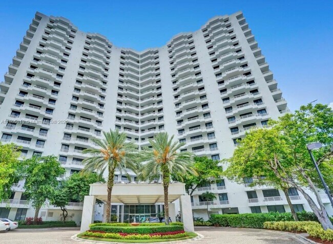 Foto del edificio - 3300 NE 191st St
