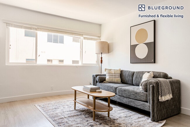 Building Photo - 4444 Hazeltine Ave