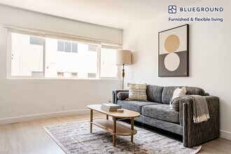 Building Photo - 4444 Hazeltine Ave