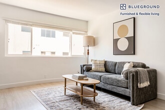 Building Photo - 4444 Hazeltine Ave