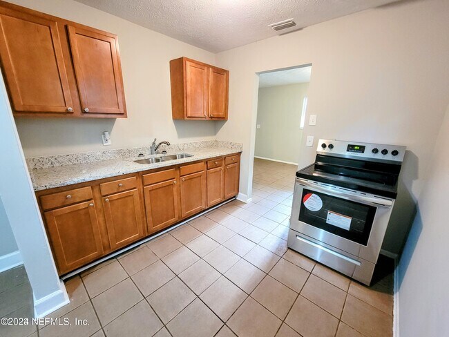 Foto del edificio - 2243 Looking Glass Ln