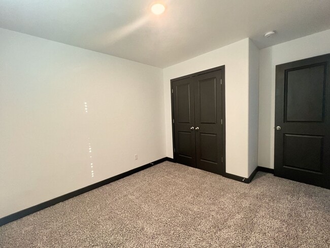 Building Photo - Mission Valley 3 Bedroom 2.5 Bath Townhome