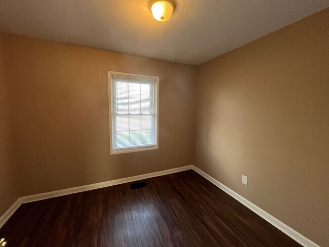 Foto del edificio - 724 Martha Dr