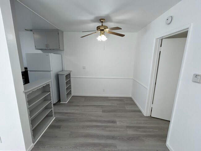 Foto del edificio - 1010 N Stanley Ave