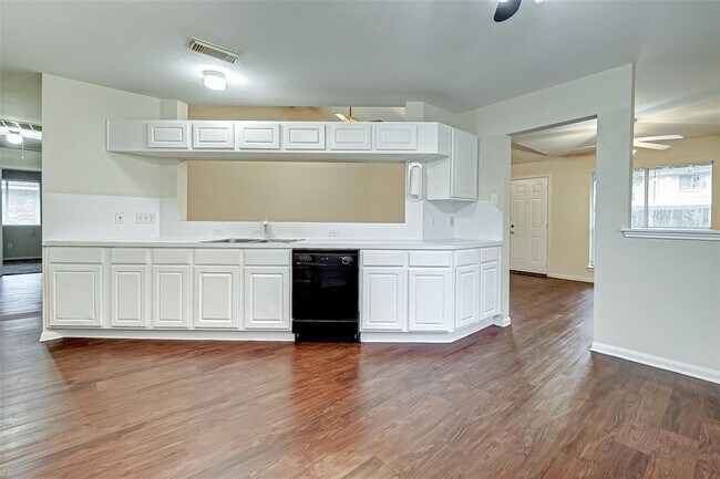 Foto del edificio - 2214 Old Oak Ln