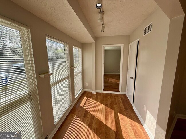 Foto del edificio - 4267 Parkview Ct
