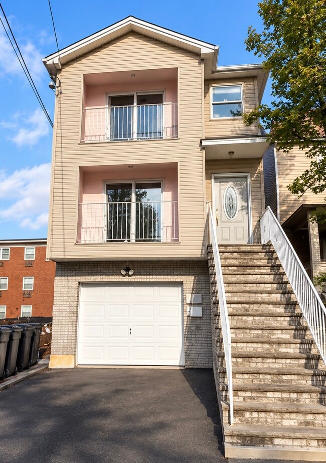Building Photo - 105A North St