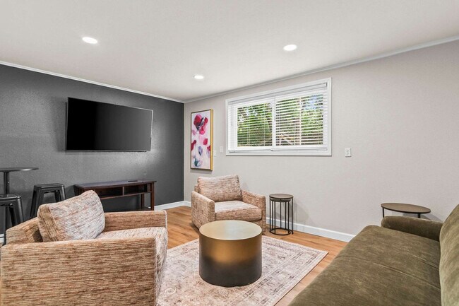 Foto del edificio - 2309 Cherry Hills Dr