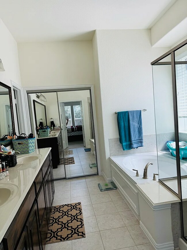 Foto del edificio - 2 story, 4 beds 3.5 baths, Front entry hom...