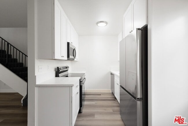 Building Photo - 6616 Sylmar Ave