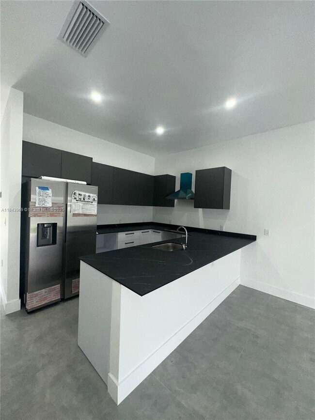 Foto del edificio - 2423 NW 23rd Ln