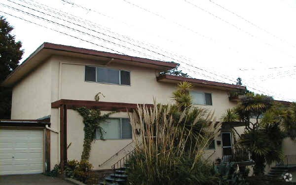 Building Photo - 200-206 Marine St
