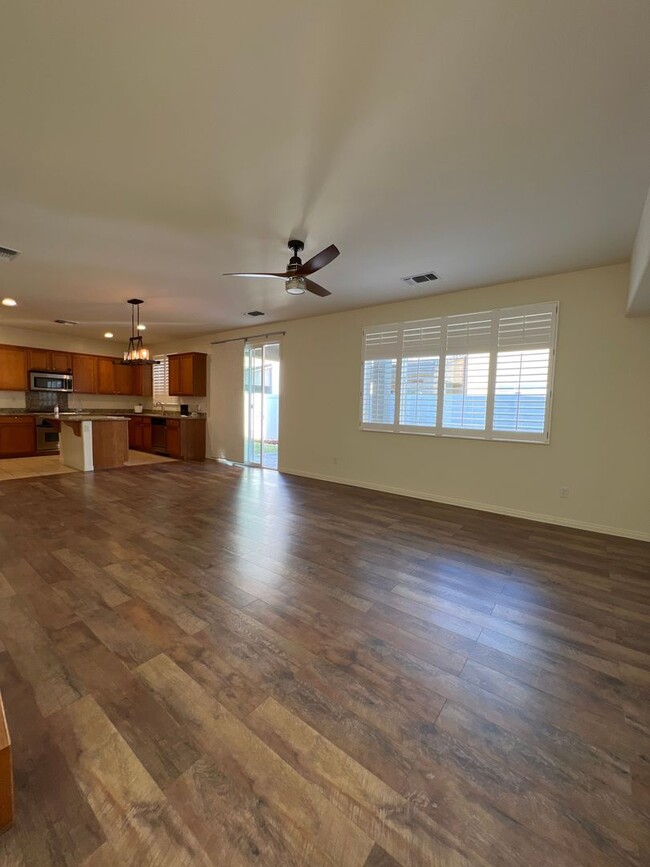 Building Photo - Spacious Elegance in Gated University Park