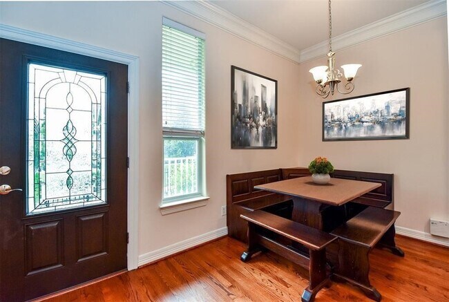 Foto del edificio - 815 Garden Rose Ln