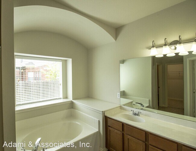 Building Photo - 3 br, 2 bath House - 2601 Hereford Road