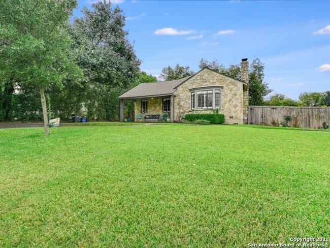 Building Photo - 3 BEDROOM TERRELL HILLS