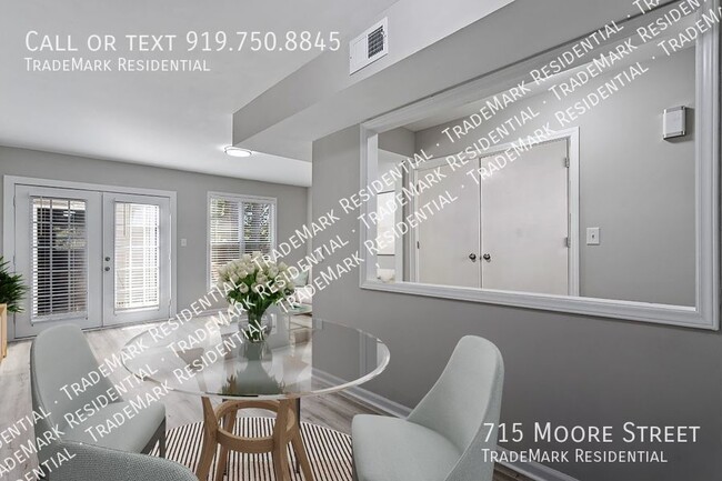 Building Photo - Beautifully Renovated Townhouse Near Downt...