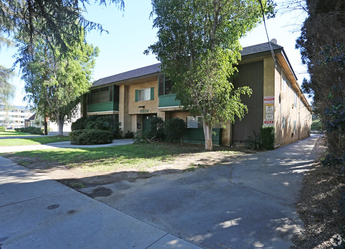 Primary Photo - 15524 Sherman Way