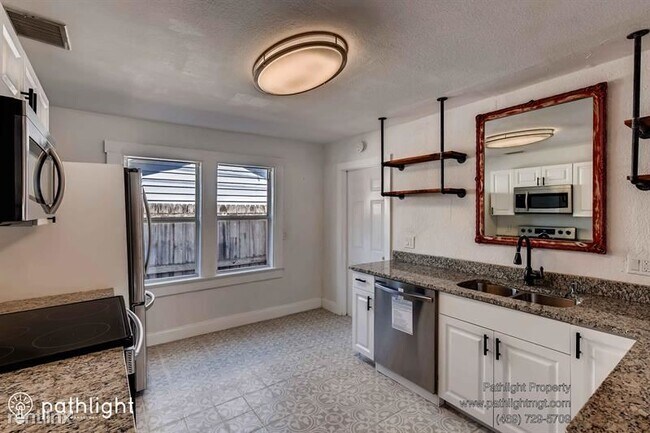Building Photo - 3 br, 2 bath House - 3250 Prescott Street ...