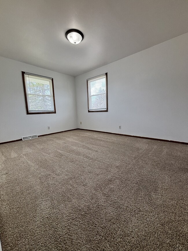 Building Photo - N169W20170 Georgetown Dr