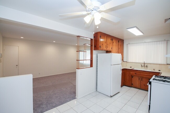 Building Photo - 11033 Fruitland Dr