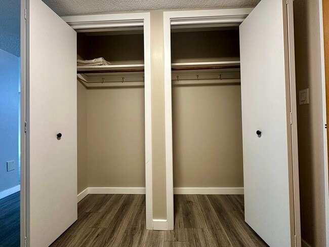 Building Photo - 245 Place Ln