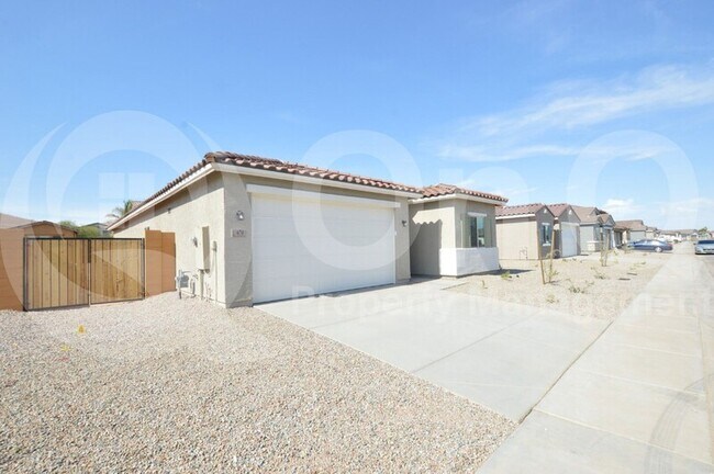 Building Photo - 670 E Emerald Dr