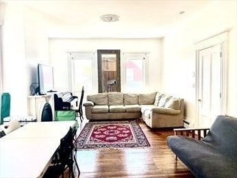 Primary Photo - 23 Monmouth St