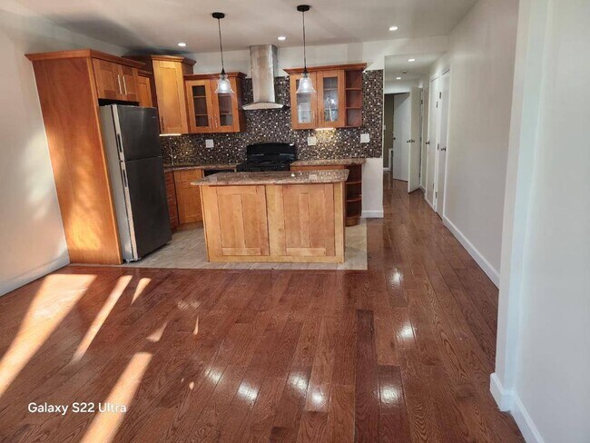 Building Photo - 241-05 Mayda Rd