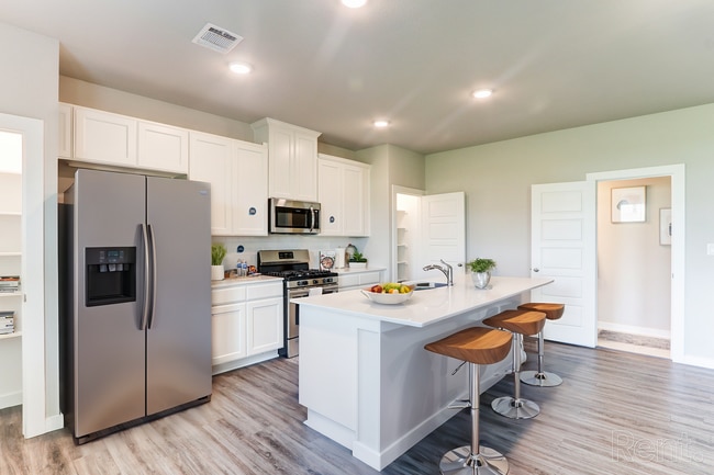 Building Photo - Lakewood Manor