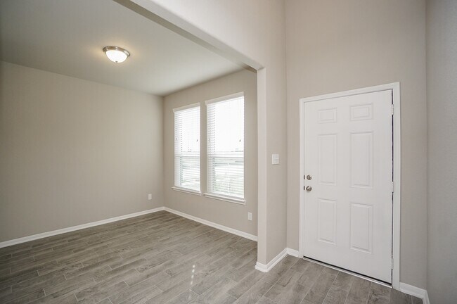 Building Photo - 5463 Grand View Dr