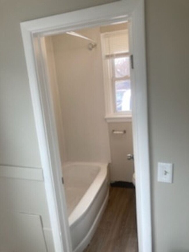 Building Photo - 80 Fleming St