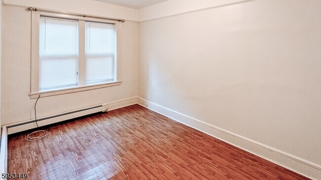 Building Photo - 244 Lakeview Ave