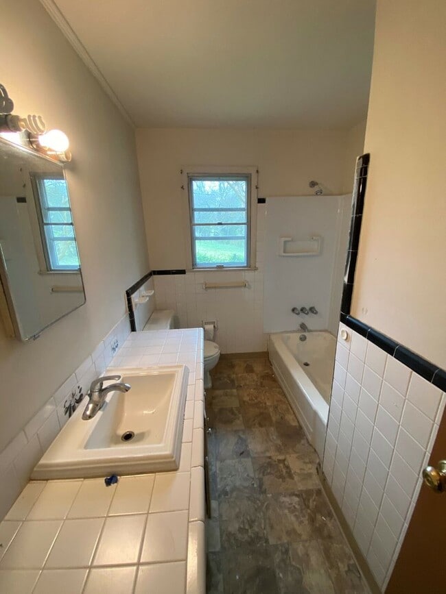 Building Photo - 14533 Idlewild Rd