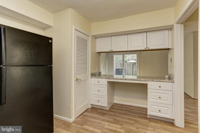 Foto del edificio - 5466 Ring Dove Ln