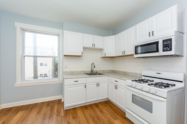 Foto del edificio - 3414 W Potomac Ave