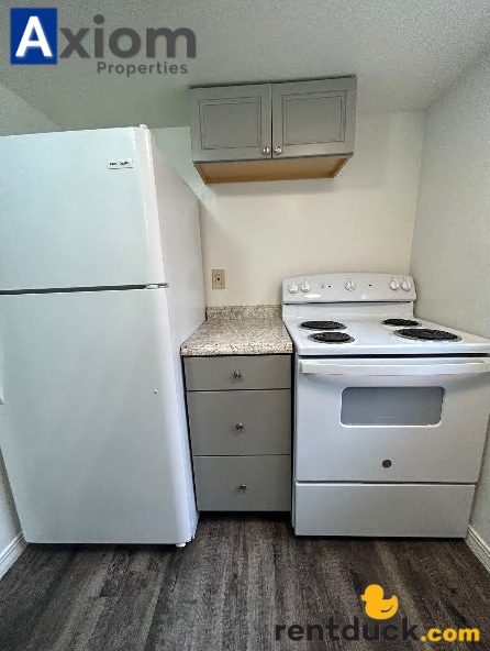 Building Photo - 322 S. 11th-Unit B (downstairs)