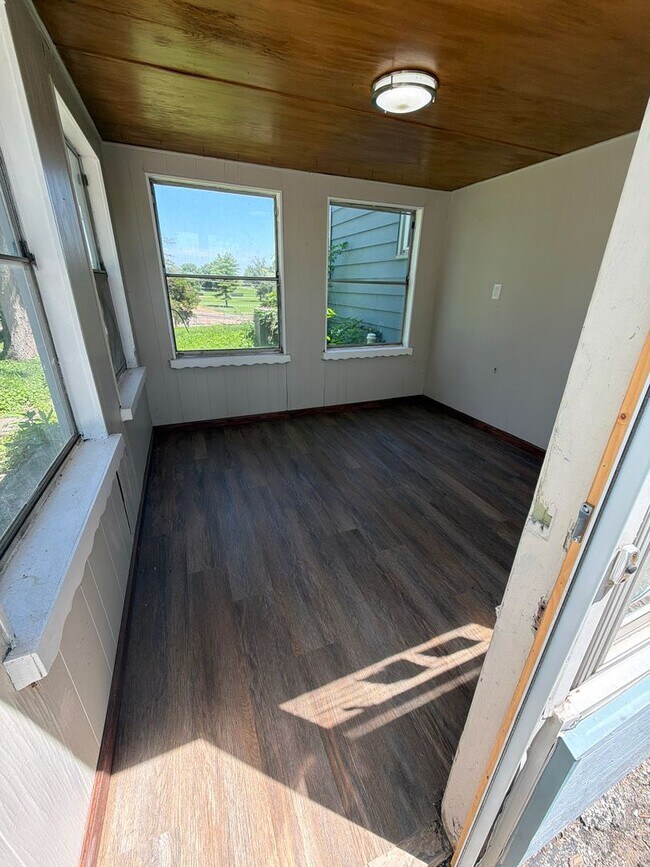 Foto del edificio - 12326 Larimore Rd