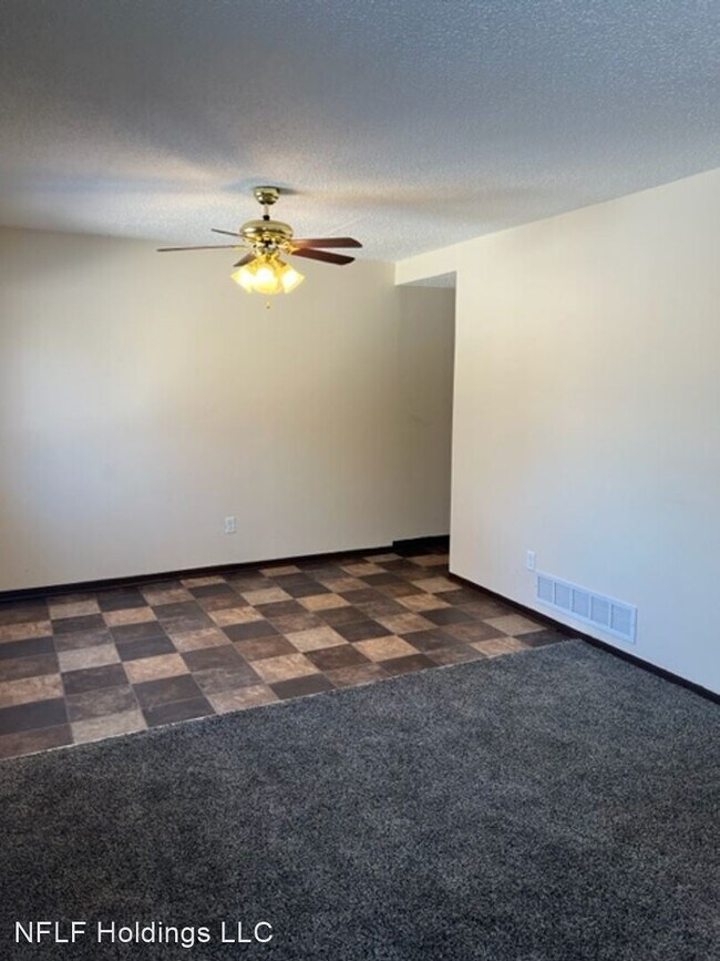 Building Photo - 3 br, 1.5 bath House - 3610 SE 11th St