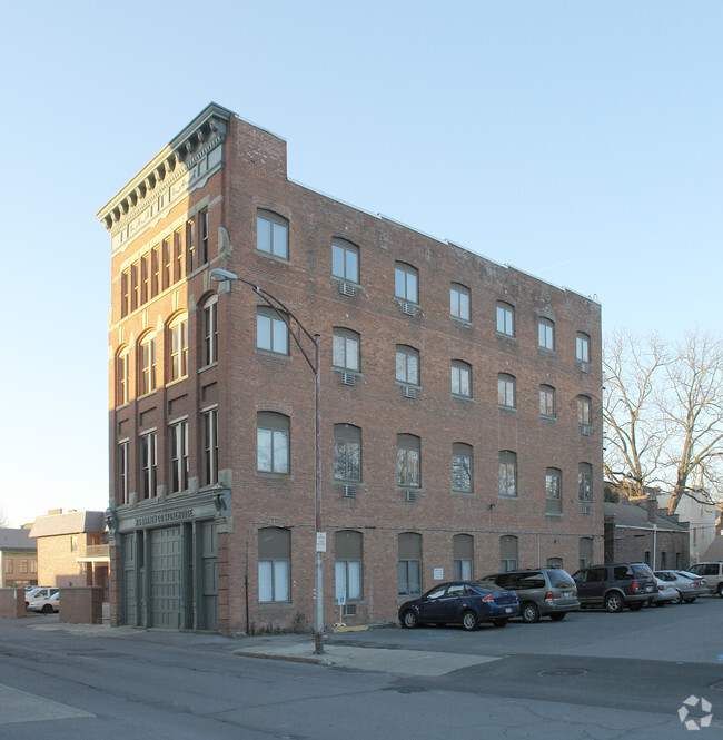 Foto del edificio - Wade Lupe Stockade
