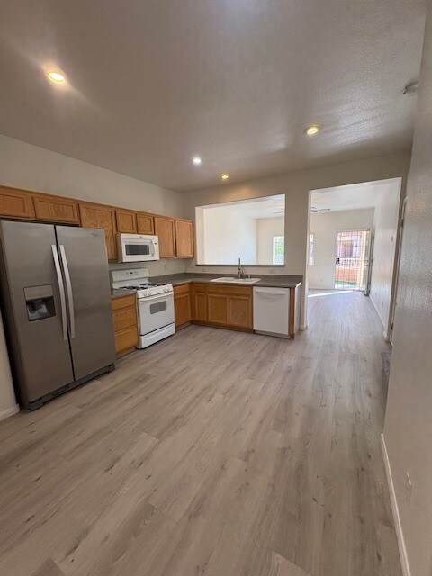 Foto del edificio - 6389 Walden Pond Ct