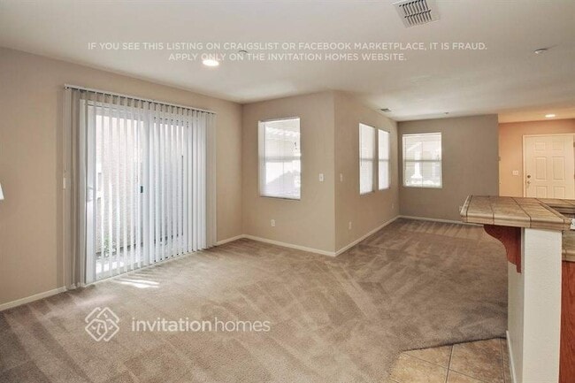 Building Photo - 73 Roadrunner St