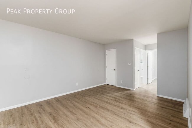 Foto del edificio - 558 Riverview Dr