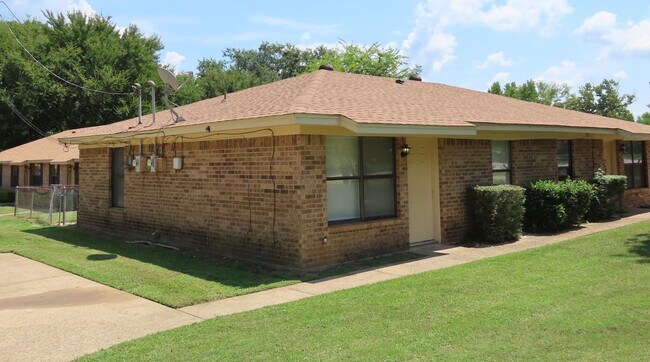 Foto del edificio - Whitehouse ISD - 2 Bedroom, 1 Bath Duplex