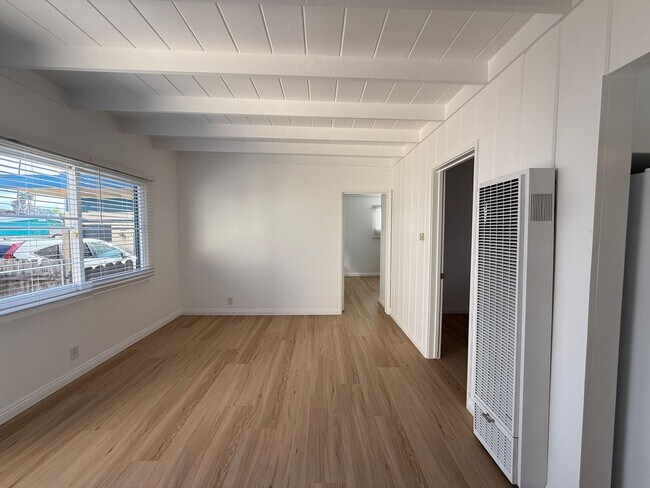 Foto del edificio - 1033-1035 Bath Lane