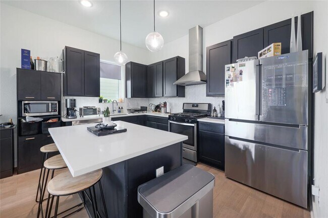 Foto del edificio - 5820 Sutherlin Rd